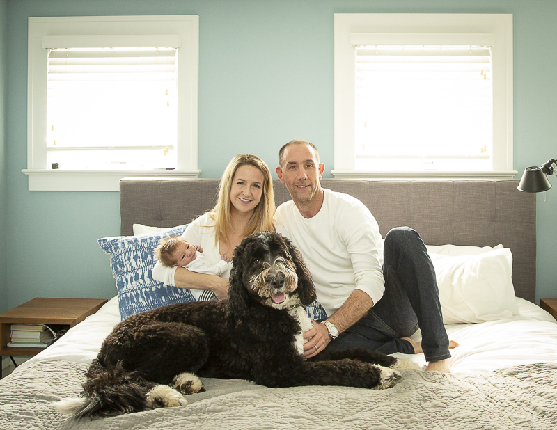 dog-friendly newborn session, at home newborn photography | ©Imagine It Photography